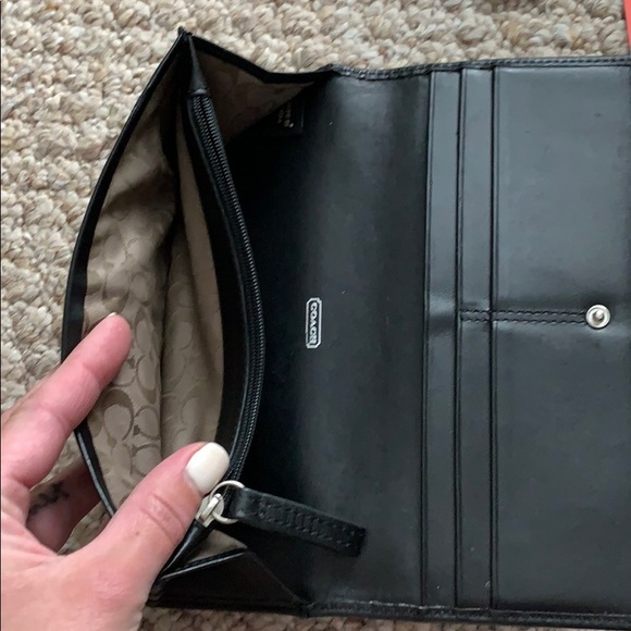 ❣️Authentic Coach wallet❣️ - Picture 4 of 4